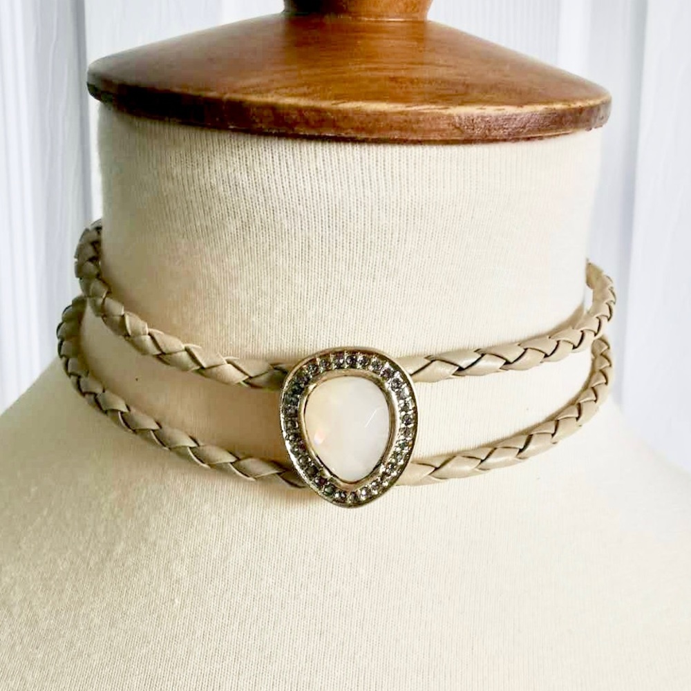 White opal leather choker